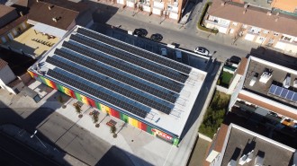 Vés a: Un supermercat de Sant Joan les Fonts instal·la 185 plaques solars
