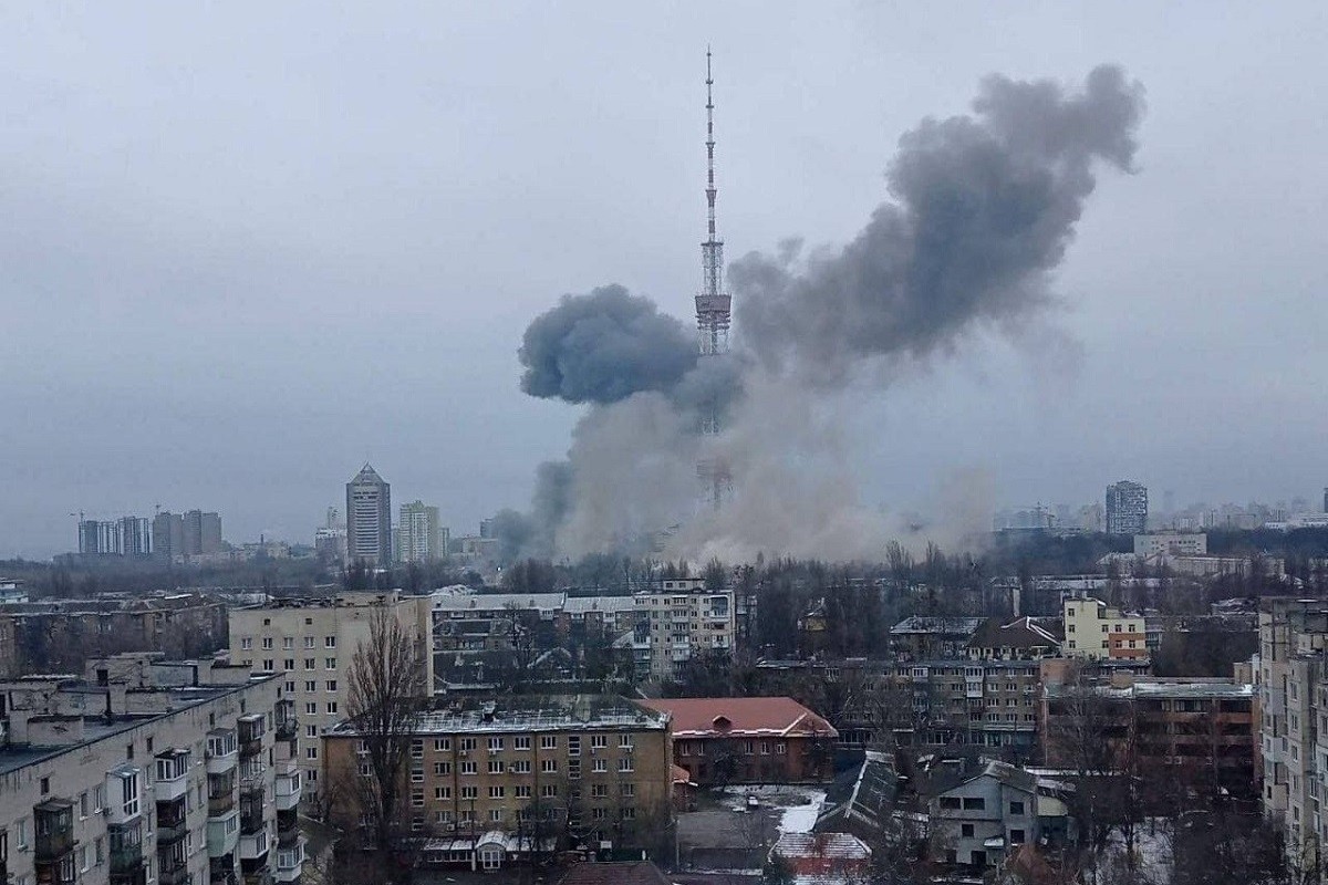 La torre de telecomunicacions de Kíev atacada per Rússia