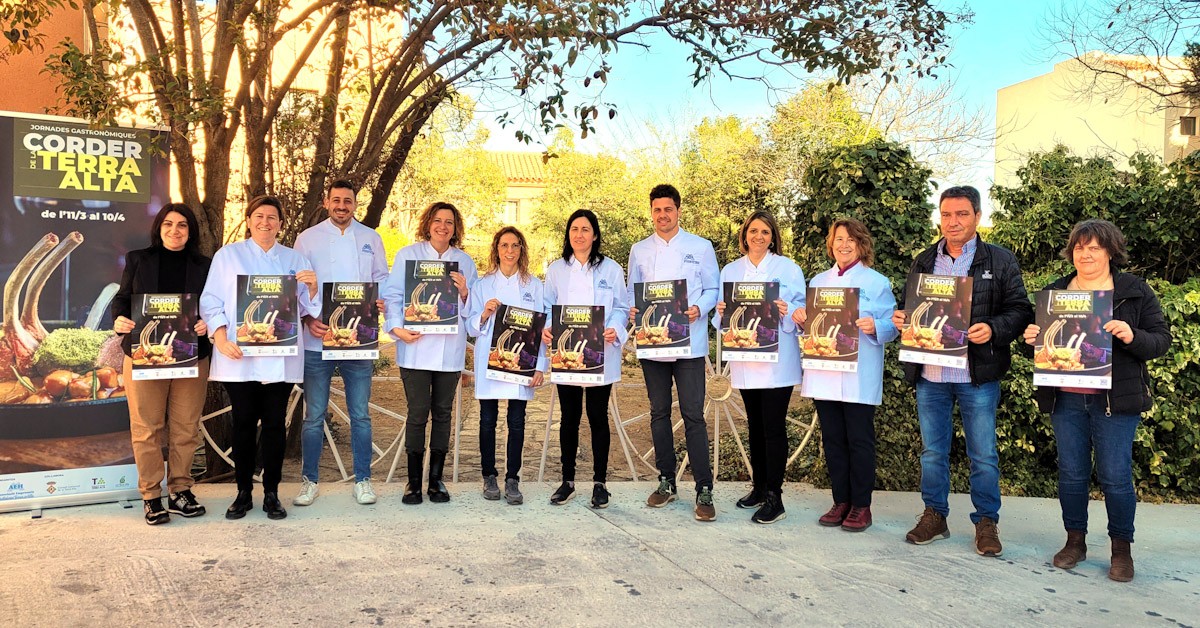 Representants dels allotjaments i restaurants que participen a l'onzena edició de la jornades gastronòmiques del corder de la Terra Alta  