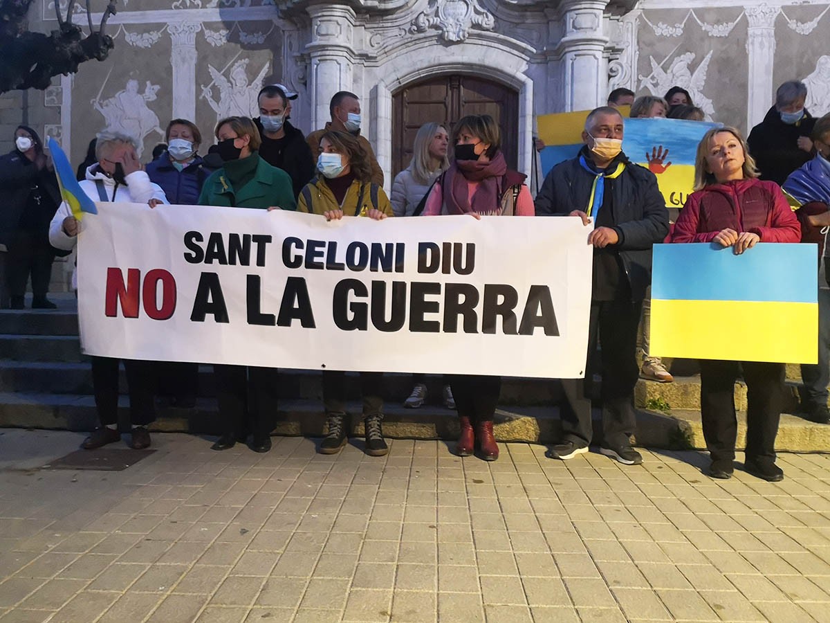 Una representació de la comunitat ucraïnesa de Sant Celoni ha participat a la concentració contra la invasió russa