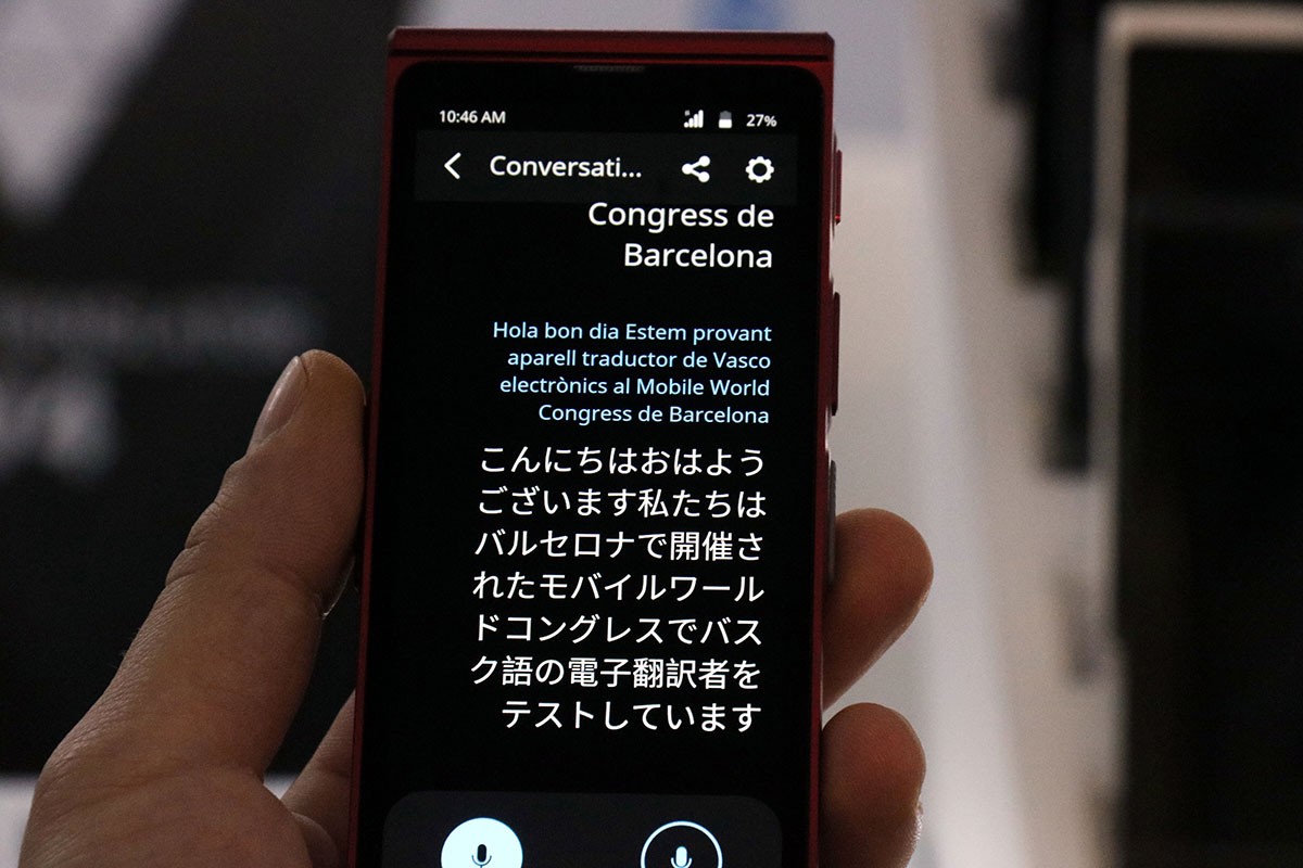 Un mòbil tradueix del català al japonès