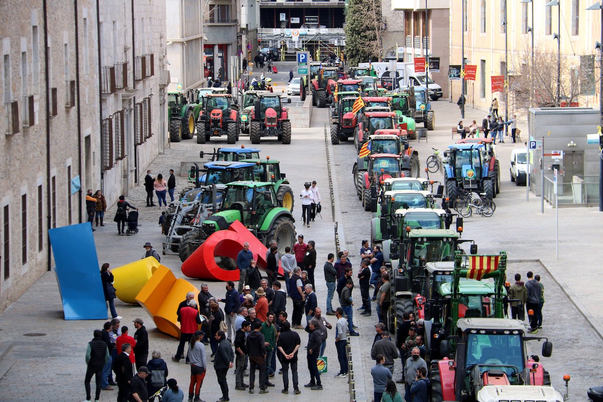 La concentració d'Unió de Pagesos davant la seu de la Generalitat a Girona.