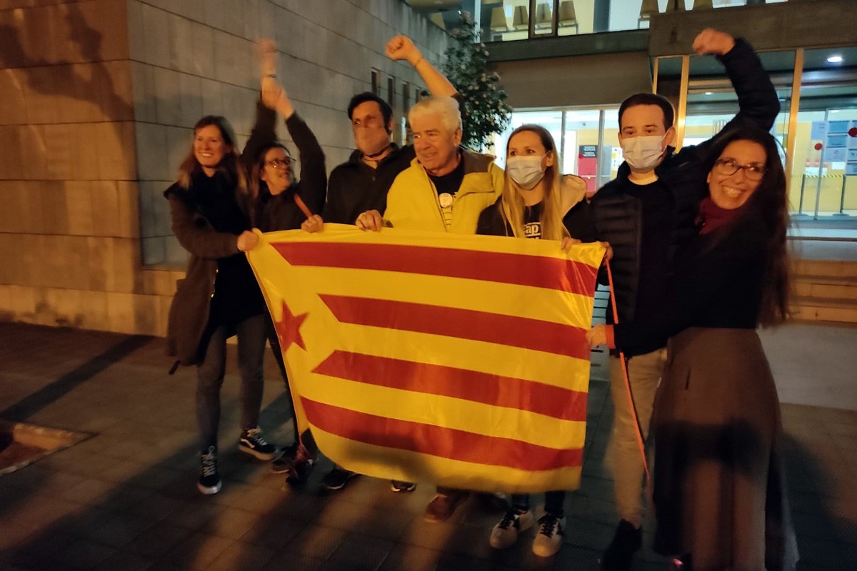 Els bagencs encausats a la sortida dels jutjats de Figueres