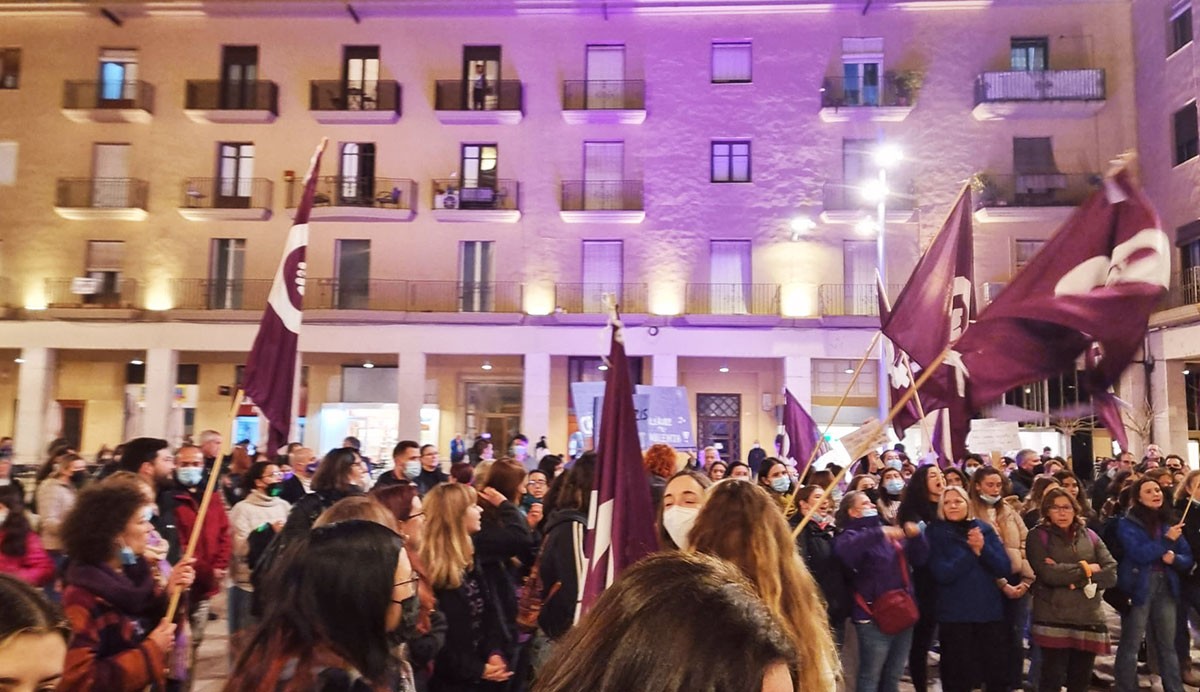 La concentració d'este dimarts al vespre a la plaça de l'Ajuntament de Tortosa.