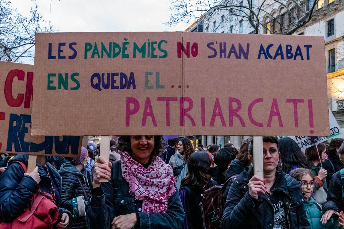 Manifestació feminista pel 8-M al centre de Barcelona