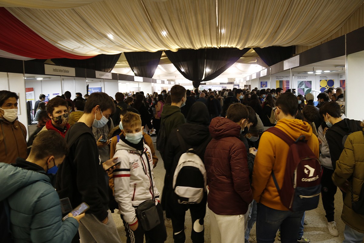 Multitud d'estudiants en el 22è Espai de l'Estudiant a Valls.