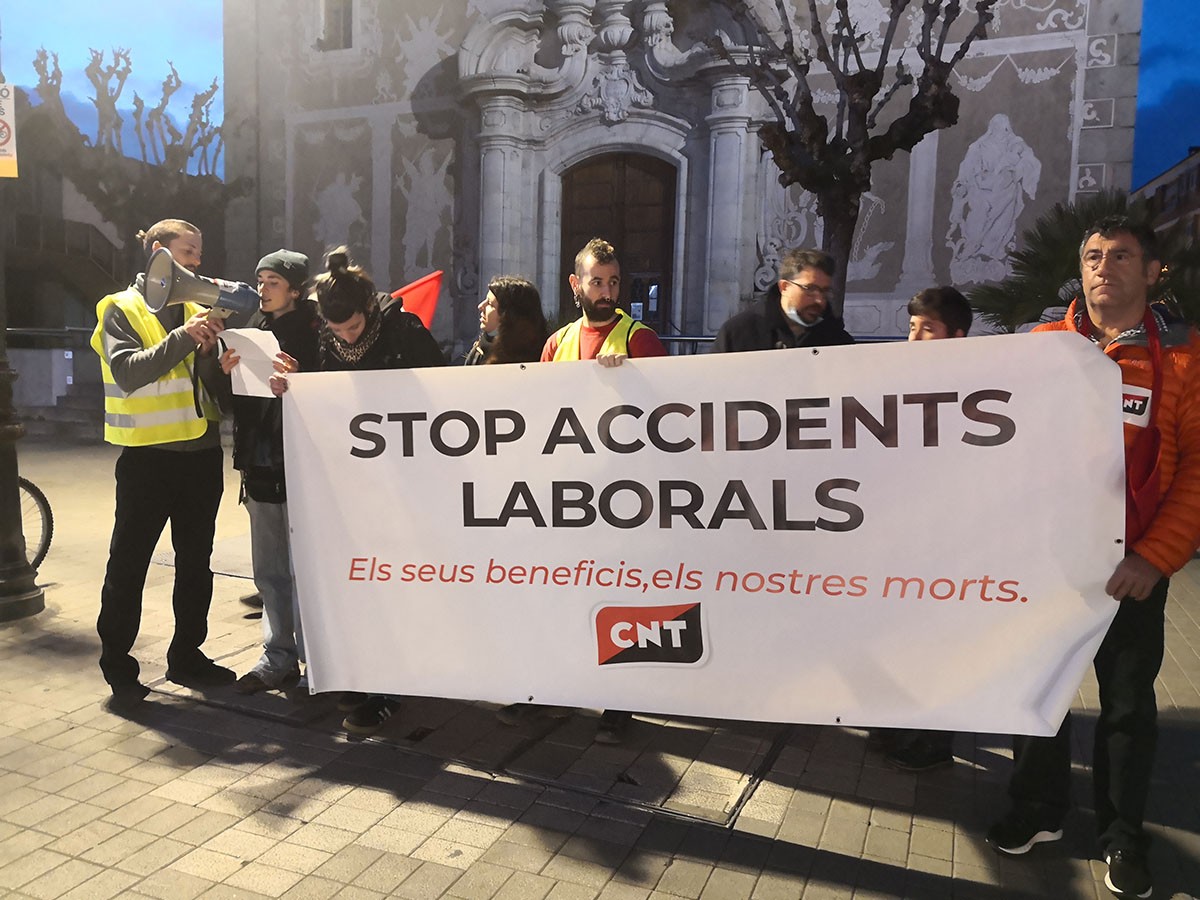 Sindicalistes de la CNT es concentren a Sant Celoni contra la sinistralitat laboral