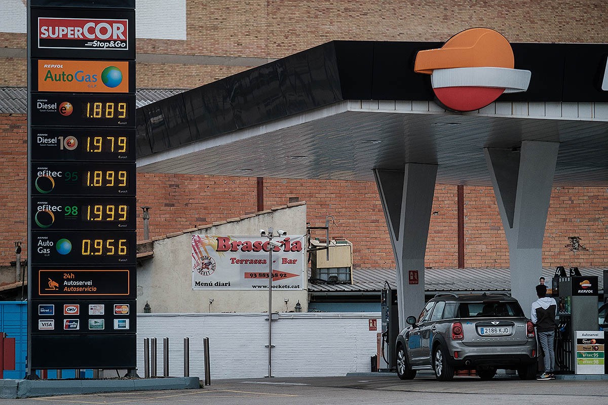L'encariment del preu del combustible, una de les conseqüències de la guerra a Ucraïna.