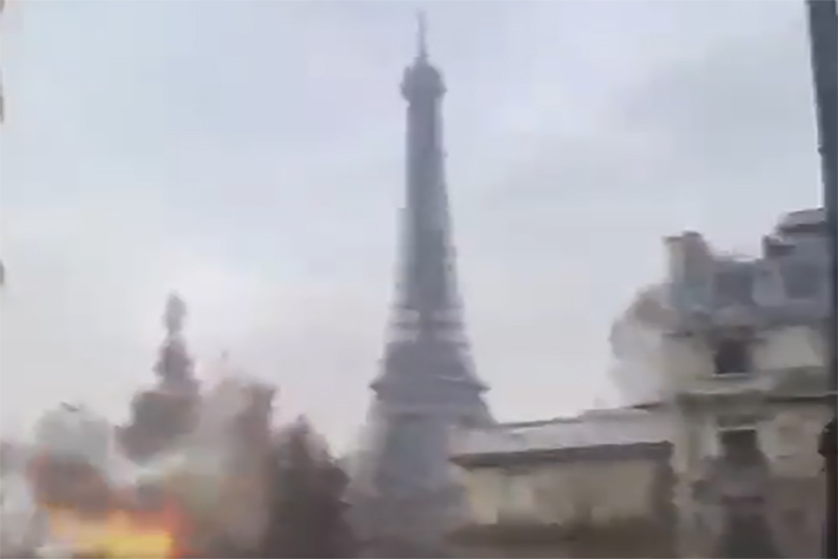 La Torre Eiffel, atacada