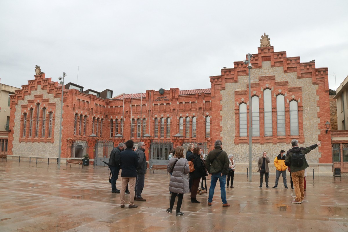 El primer punt de la ruta urbana 'Un passeig modernista per gaudir' de Tarragona és l'edifici del rectorat de la URV, obra de Pujol de Barberà 