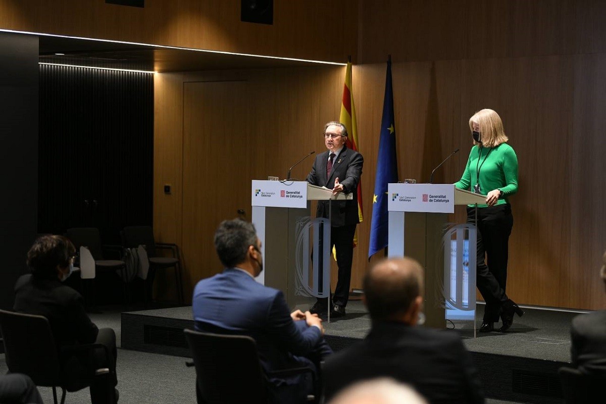 El conseller d'Economia, Jaume Giró, i la secretària d'Afers Econòmics, Matilde Villarroya, aquest dilluns al matí.