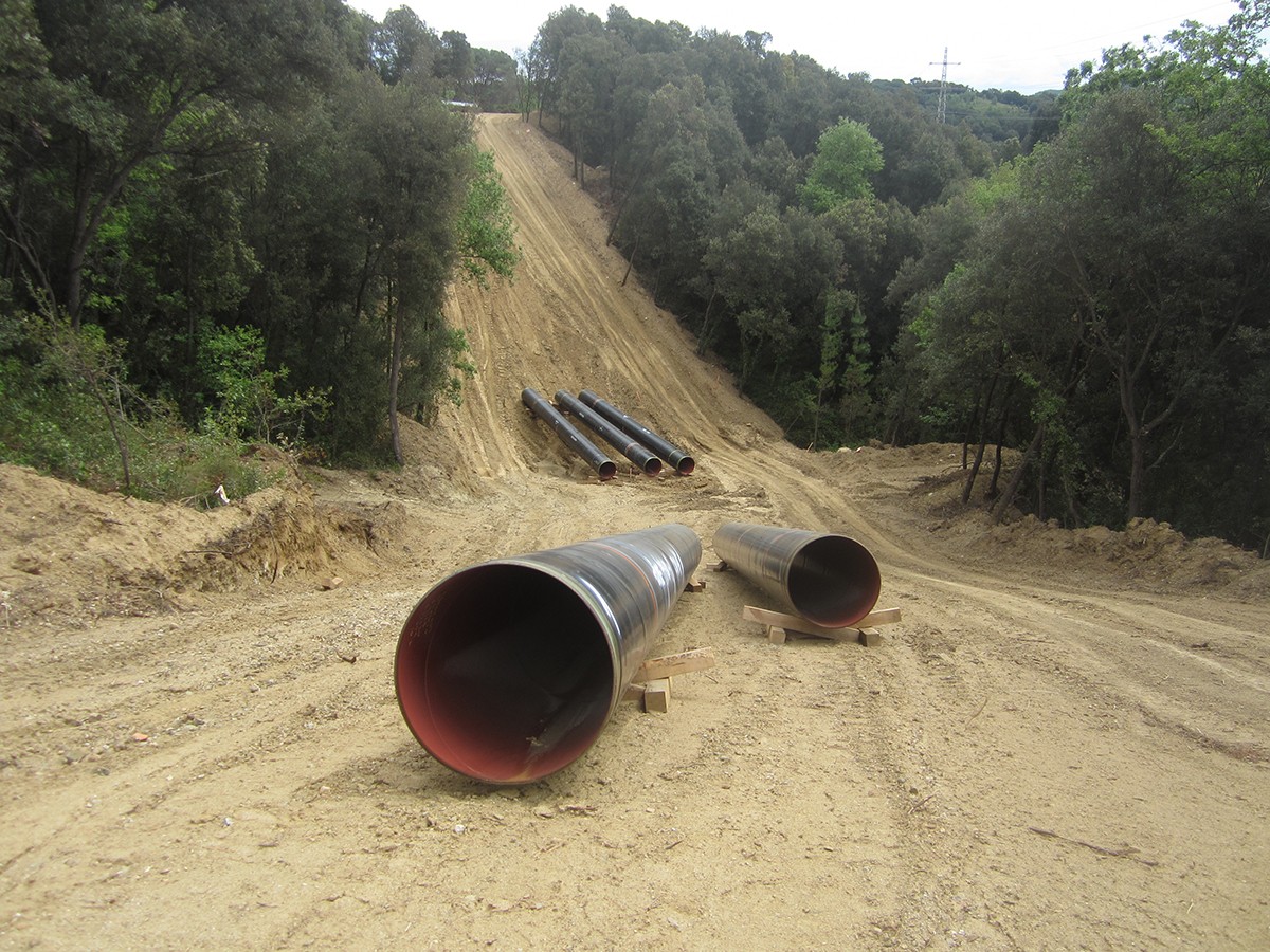 Tubs del gasoducte al seu pas pel Baix Montseny