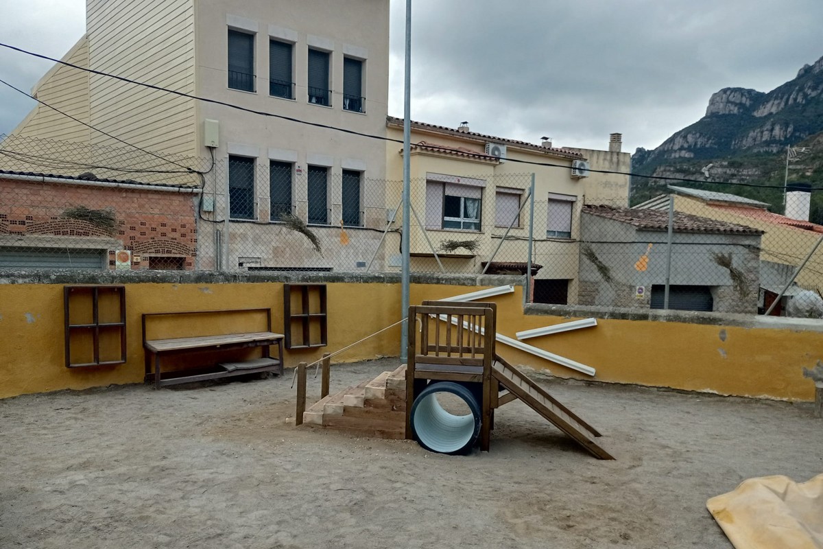 Un dels nous elements instal·lats als patis de l'escola Sant Pere de Monistrol