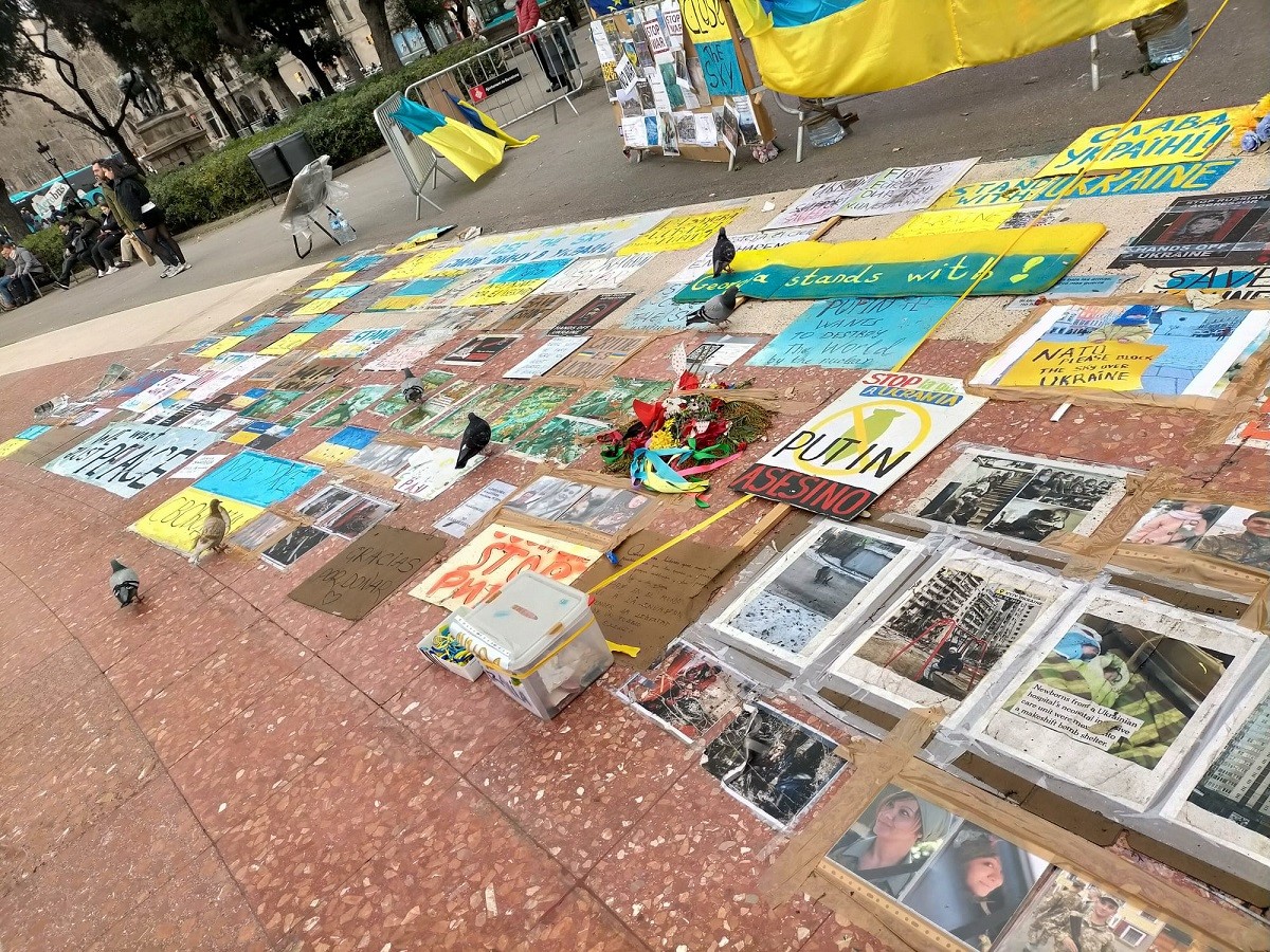 Missatges de suport al poble ucraïnès a plaça Catalunya