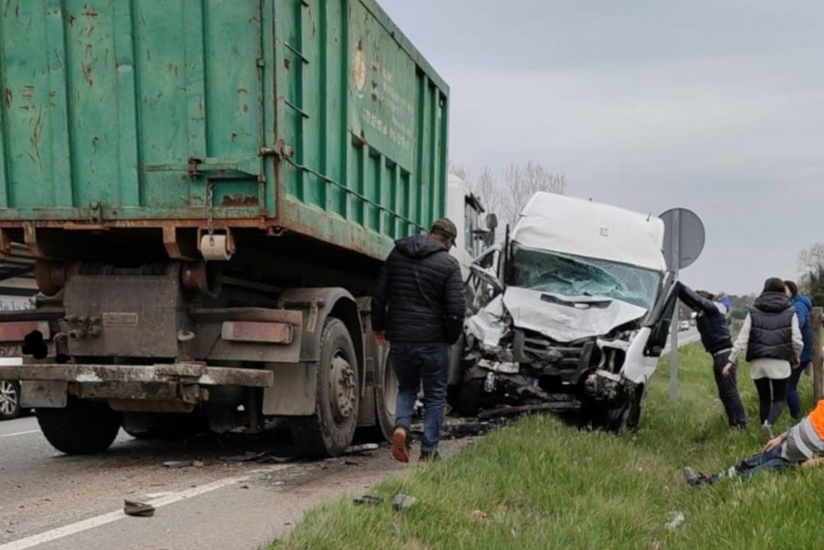 Accident mortal al Gironès entre una furgoneta i un camió