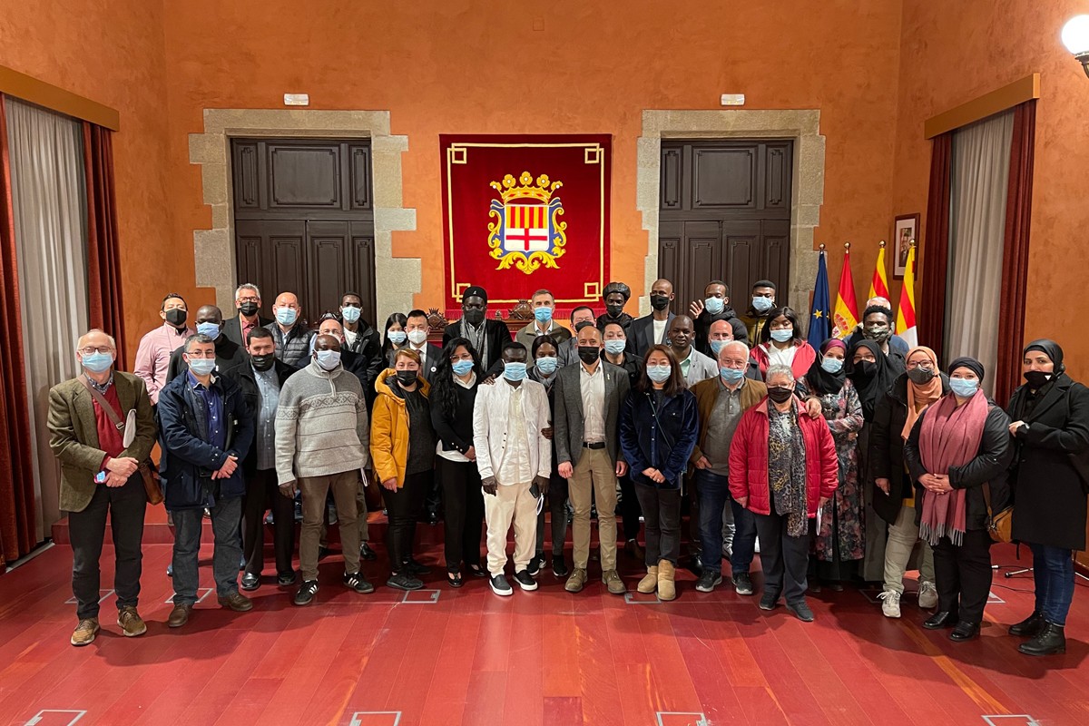 Representants d'entitats de nova ciutadania a l'Ajuntament de Manresa