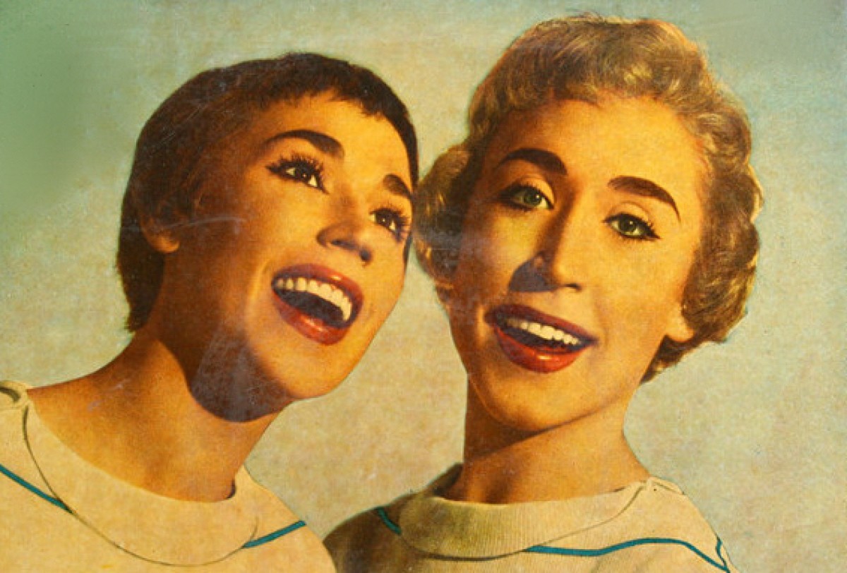 Hermanas Serrano, amb Josefina Serrano a l'esquerra