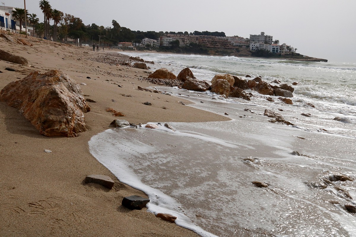 Un dels trams afectats pel darrer temporal a la platja d'Altafulla.