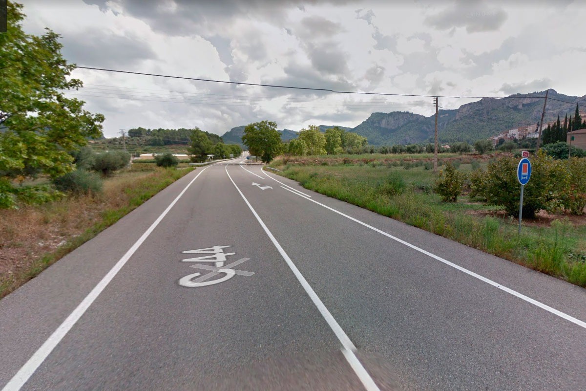 La carretera C-44 direcció Tivissa, a la Ribera d'Ebre 
