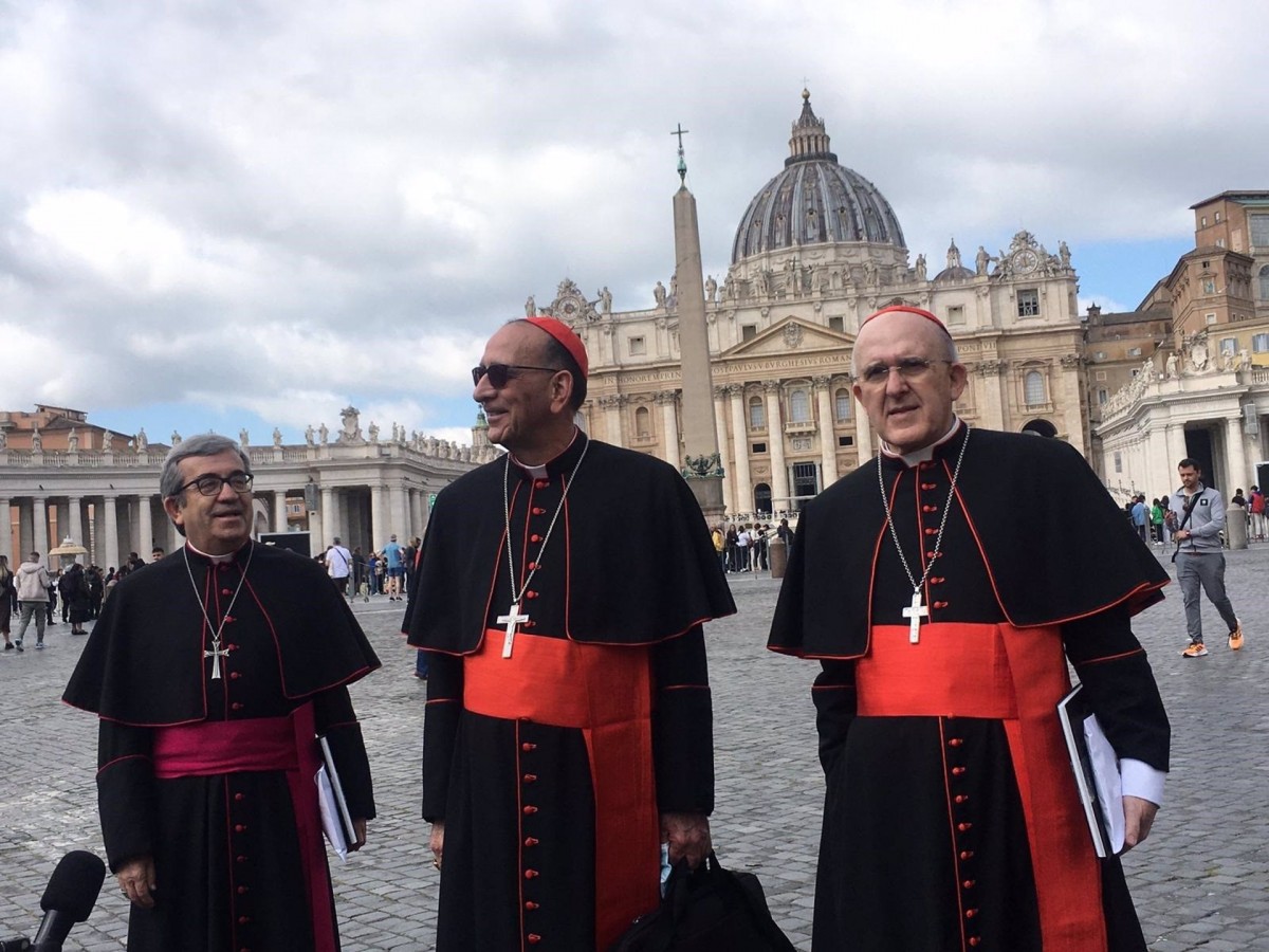 El bisbe Luis Argüello i els cardenals arquebisbes Juan José Omella i Carlos Osoro a Roma