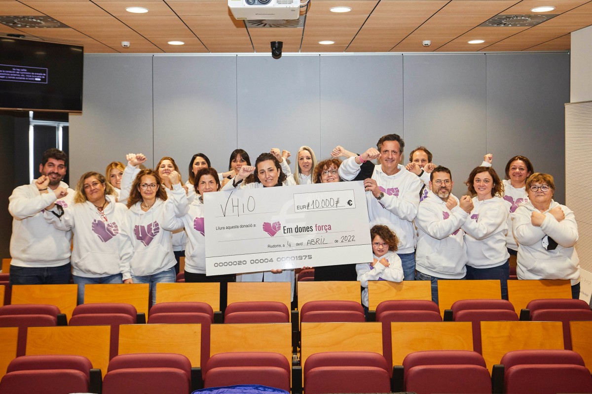 L’Associació Em dones força lliura 10.000 euros per a la lluita contra el càncer