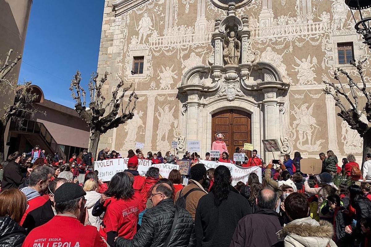 Manifestació del 2 d'abril reivindicant la construcció de l'edifici de l'IE Pallerola
