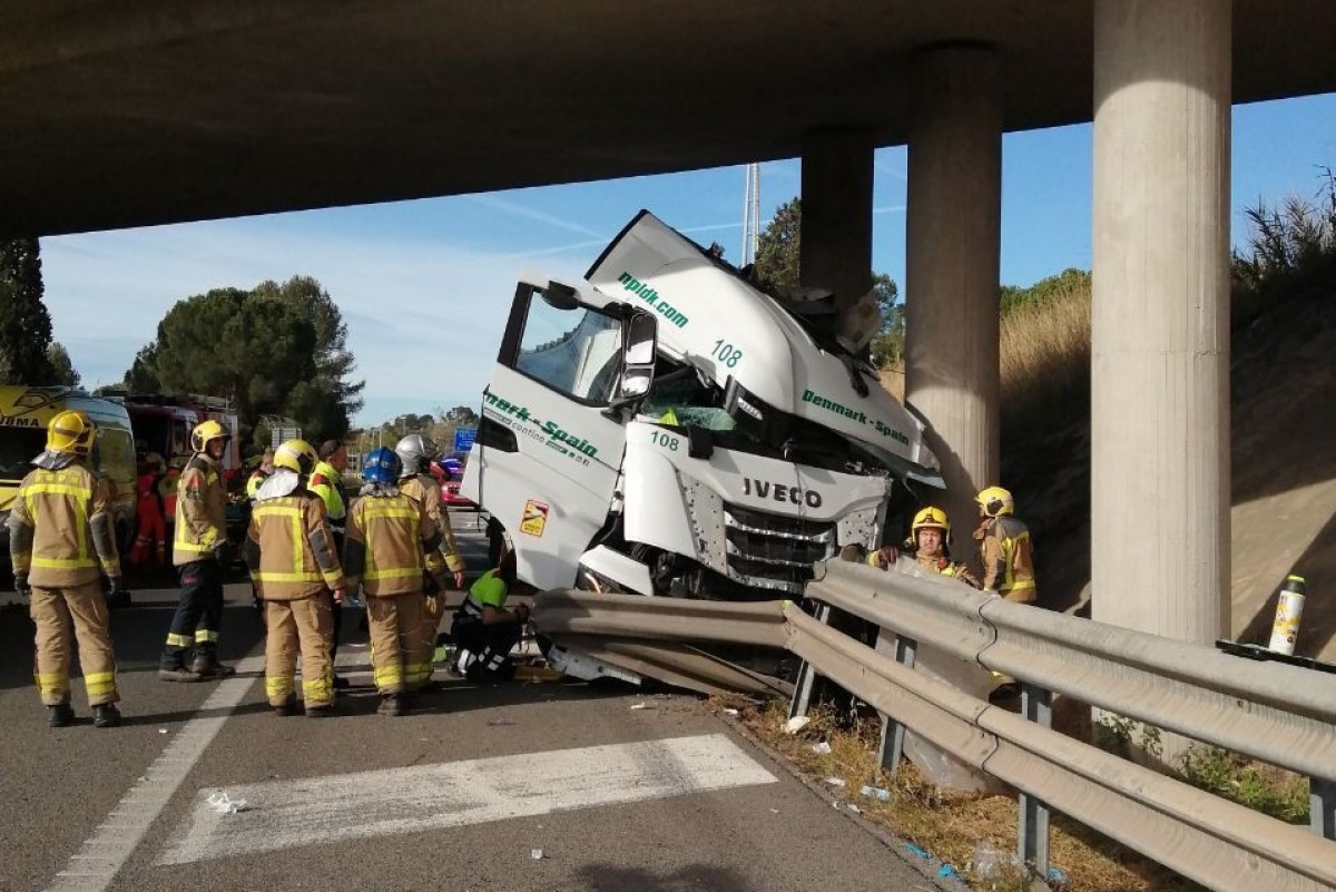 Accident d'un camió a la N-II a Martorell. 