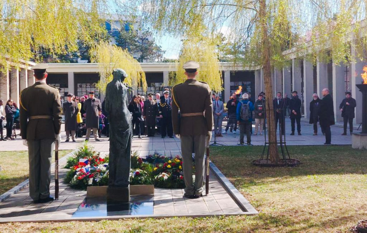Homenatge als deportats del camp de Hradištko que van ser assassinats d’un tret a l'abril de 1945