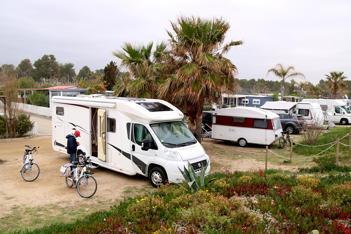 Caravanes acampades al càmping Miramar de Mont-roig 
