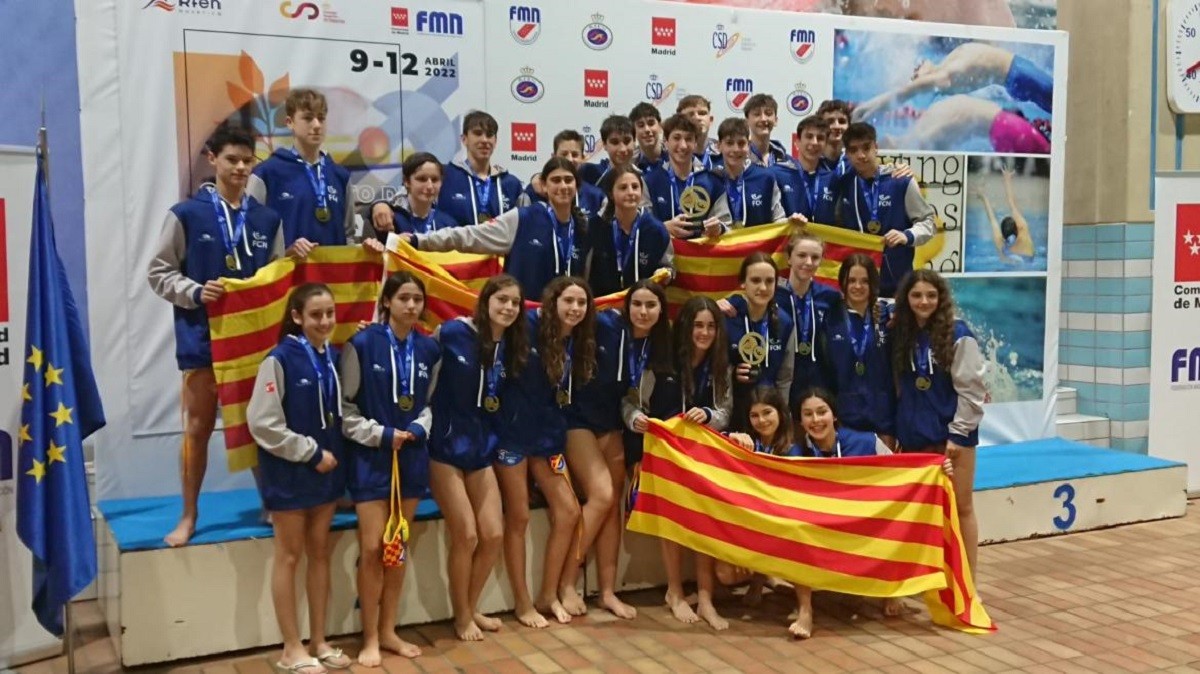 Les seleccions catalanes masculina i femenina de waterpolo infantil