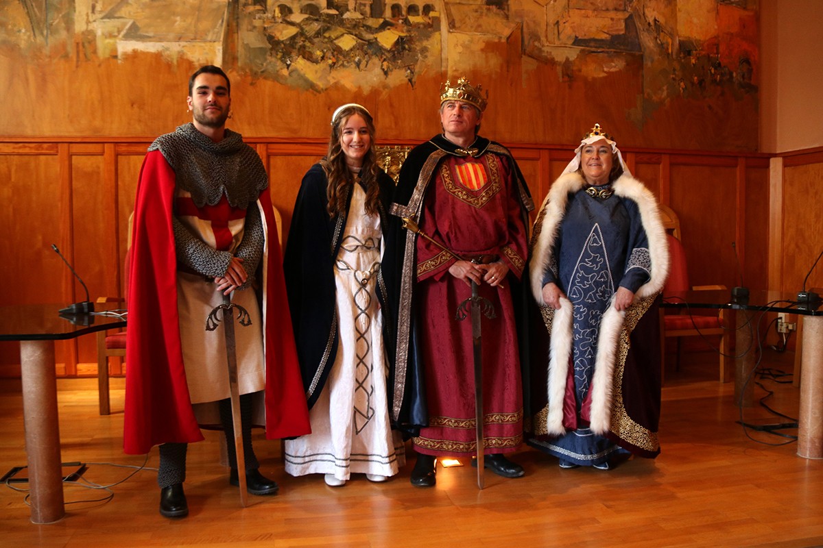 Els membres de la comitiva reial en la presentació de la 35a edició de la Setmana Medieval de Montblanc.