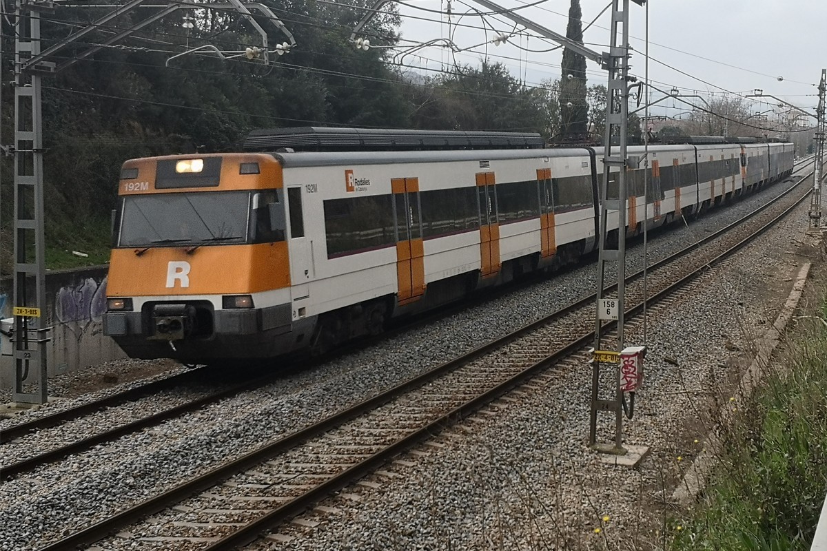 Un tren circula per la línia R11 a Sant Celoni