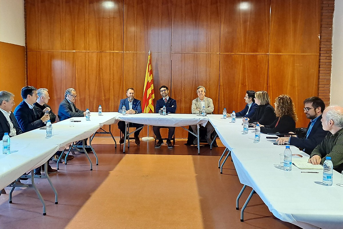 El conseller Puigneró a Vilalba Sasserra amb diversos alcaldes del Baix Montseny