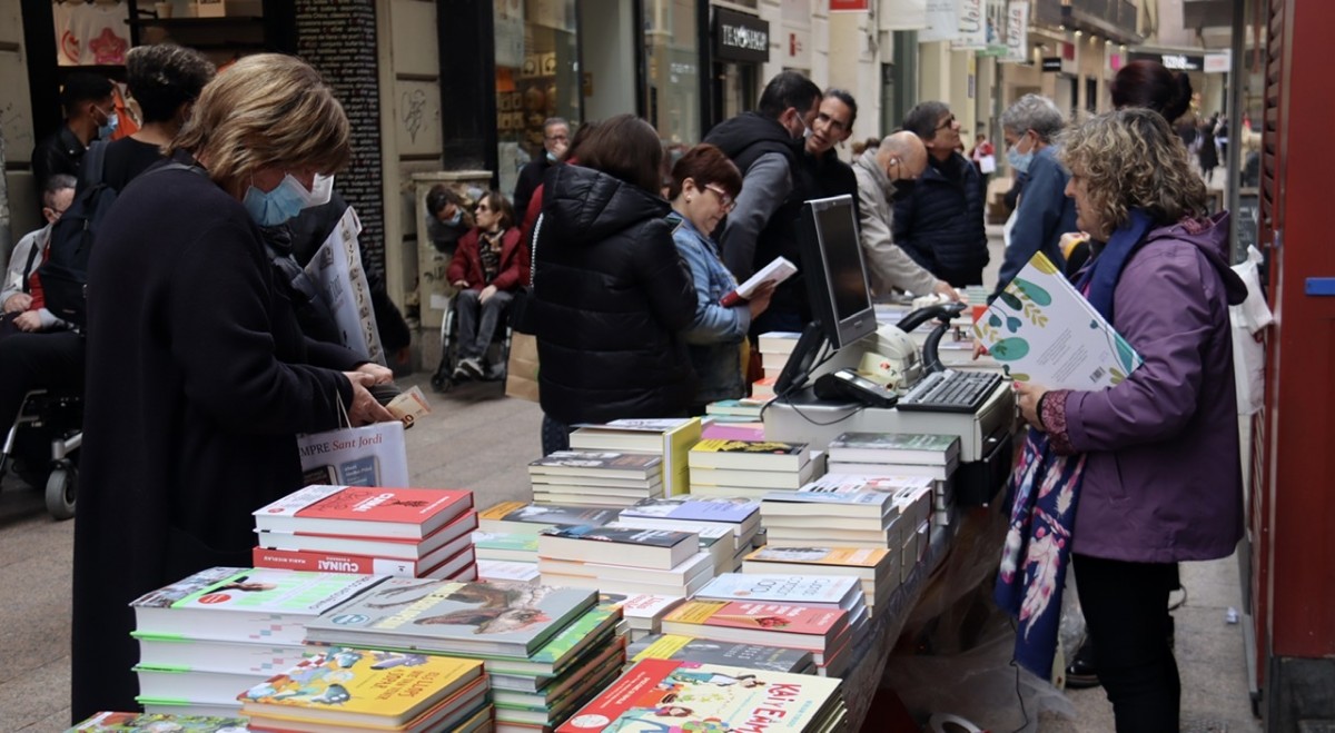 Parada de llibres al carrer Major de Lleida