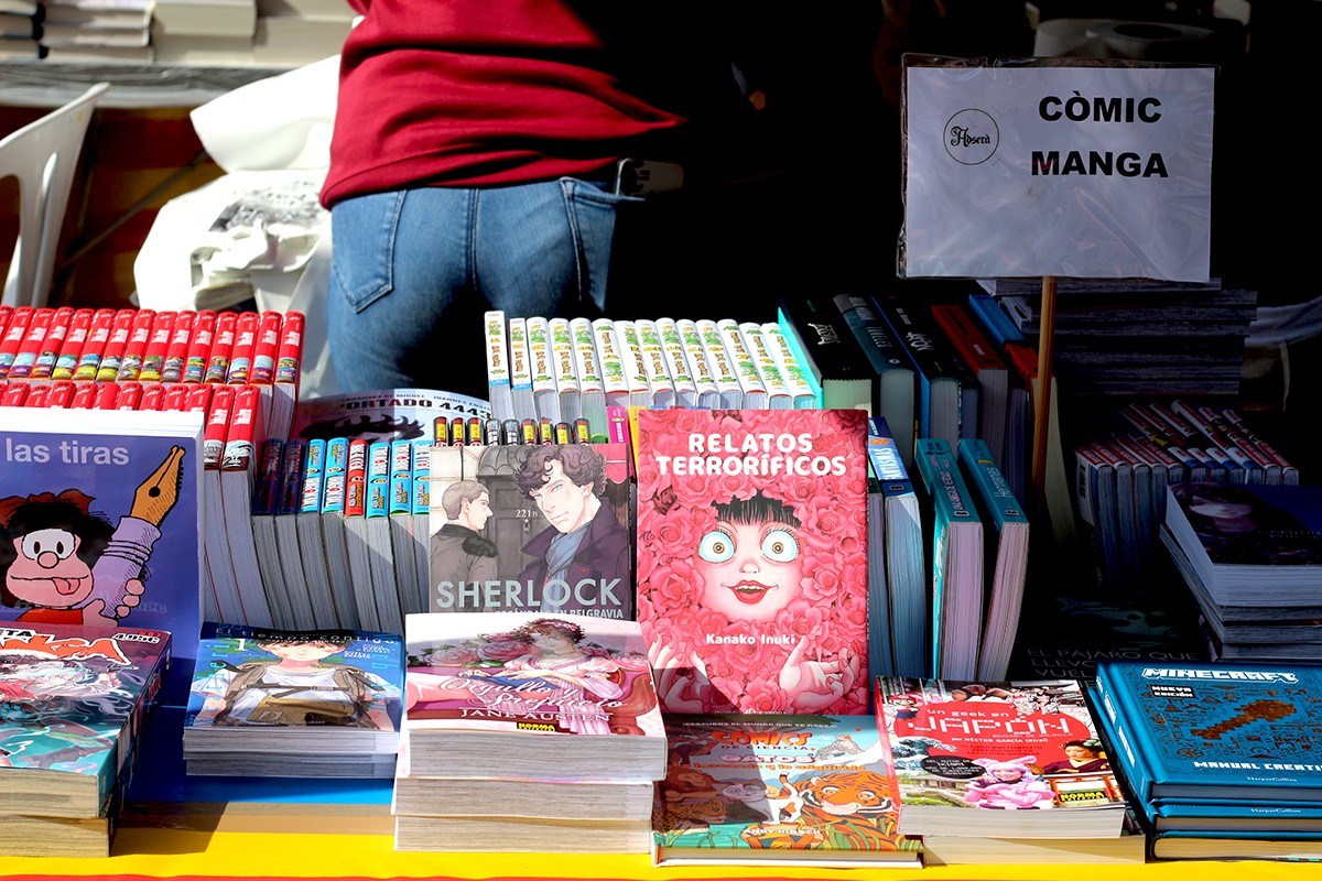 Espai dedicat al còmic i manga en una parada de Sant Jordi a Tarragona