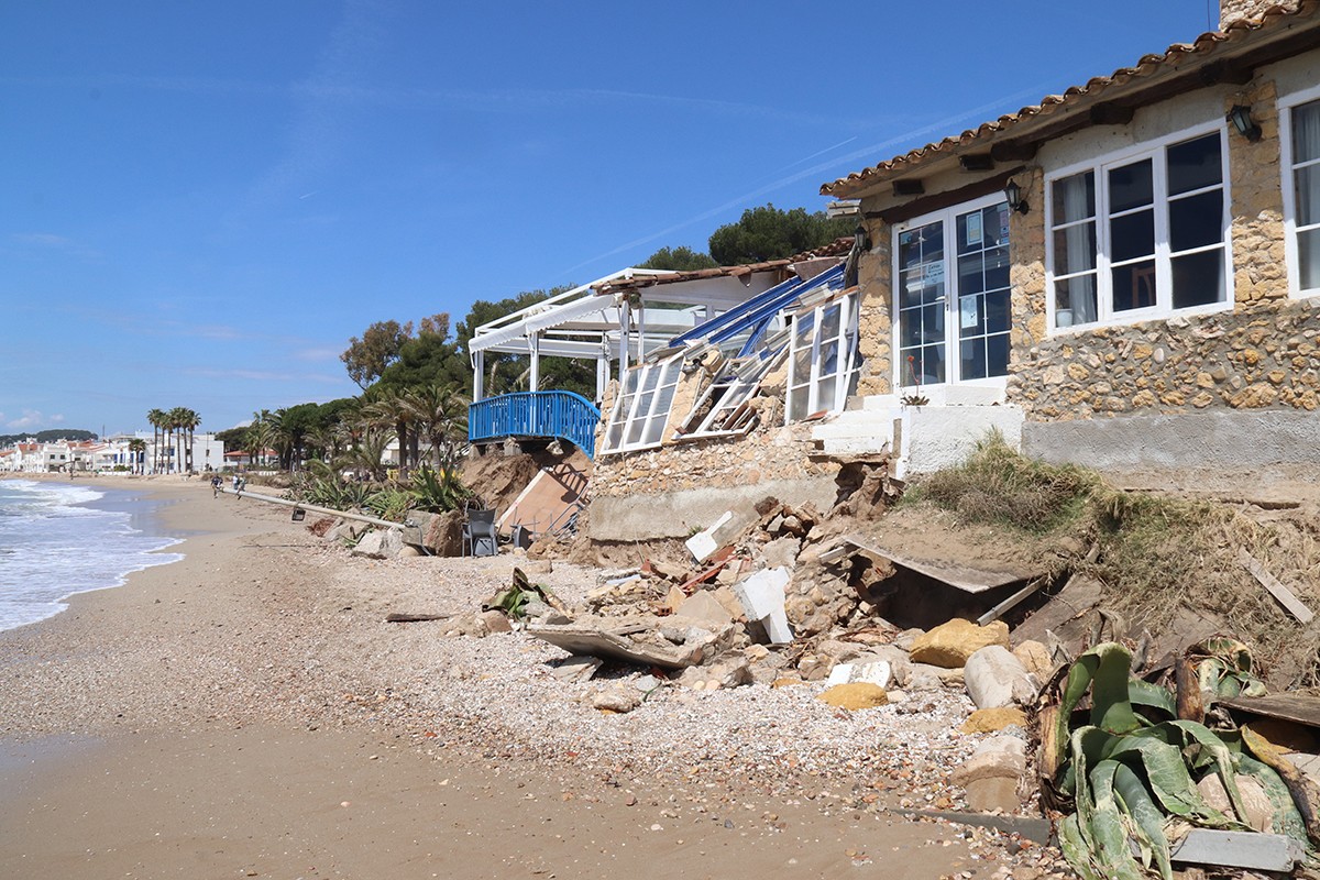 Efectes del temporal a la platja d'Altafulla.