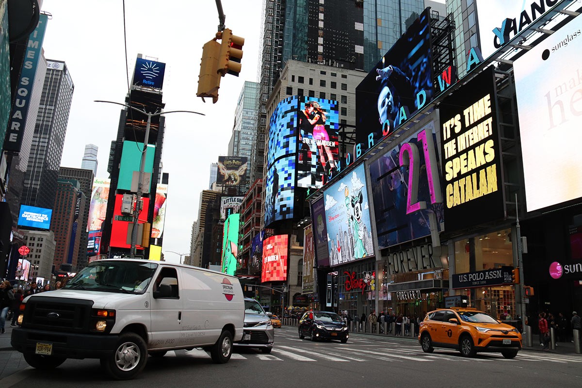 La pantalla de Times Square, amb la imatge promocional