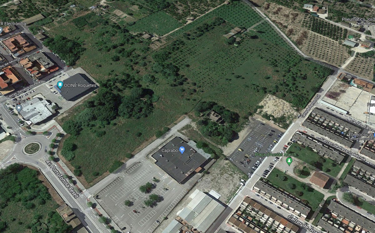 Imatge aèria dels terrenys on es construirà el nou hospital, entre Tortosa i Roquetes.