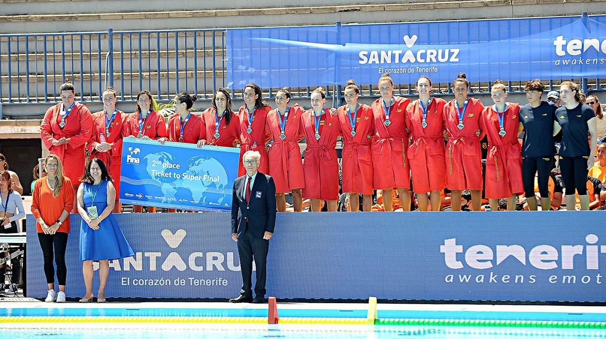 La selecció espanyola rep la medalla