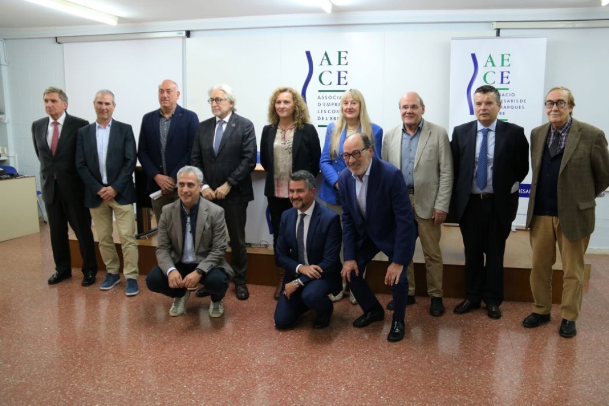Fotografia de família de l'Associació d'Empresaris de les Comarques de l'Ebre (AECE), que entra a formar part del comitè executiu de Foment del Treball  