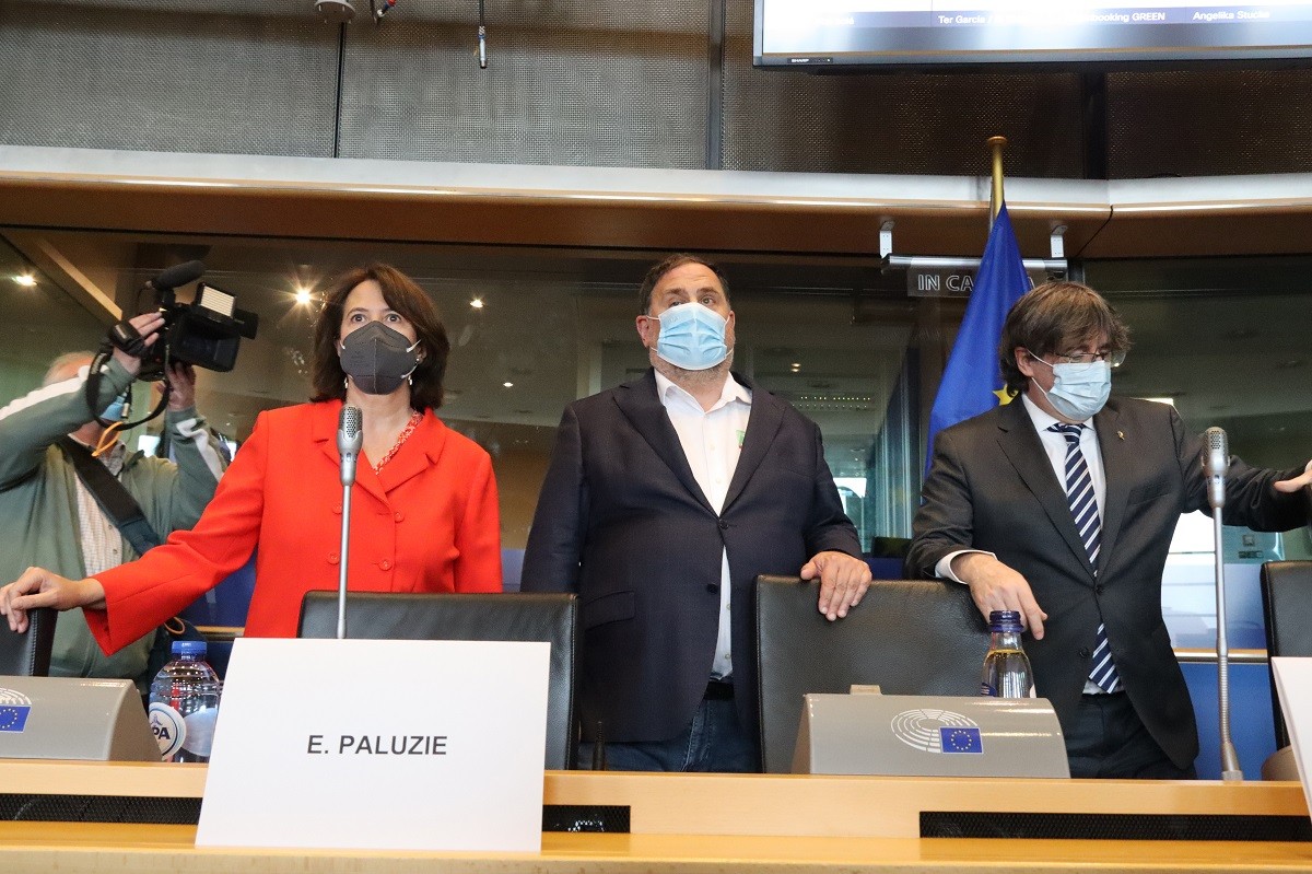 Elisenda Paluzie, Oriol Junqueras i Carles Puigdemont, víctimes del ''Catalangate'', al Parlament Europeu
