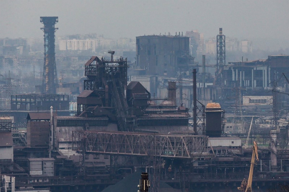 Un miler de persones resistien a la fàbrica d'acer d'Azovstal (Mariúpol)