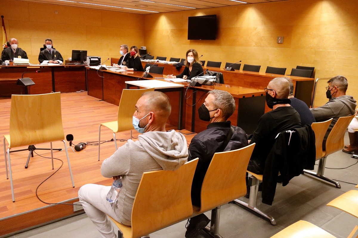 Judici a l'Audiència de Girona per l'atac amb explosius al macroprostíbul Paradise el 2012