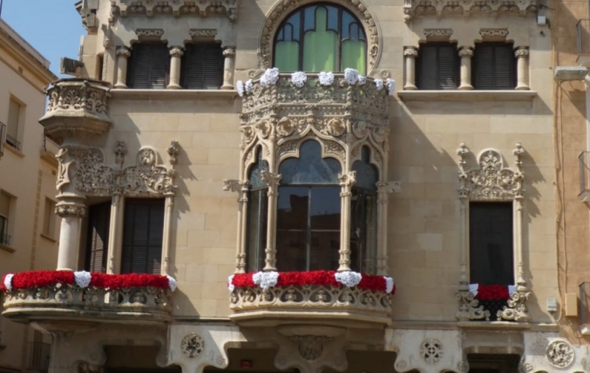 La Casa Navàs de Reus, engalanada amb motiu de «Roses de Reus»