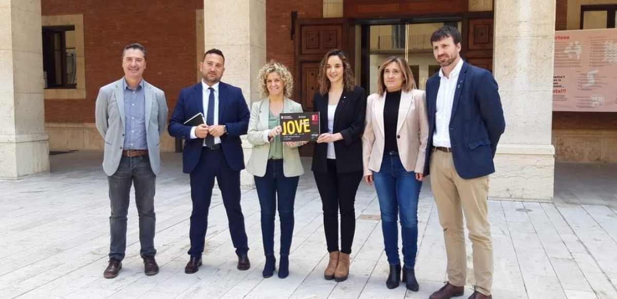 Presentació del nou Carnet Jove Local este matí a la Plaça de l’Ajuntament de Tortosa 