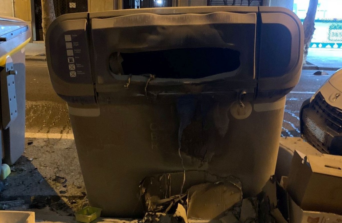 Més contenidors cremats al centre de Barcelona