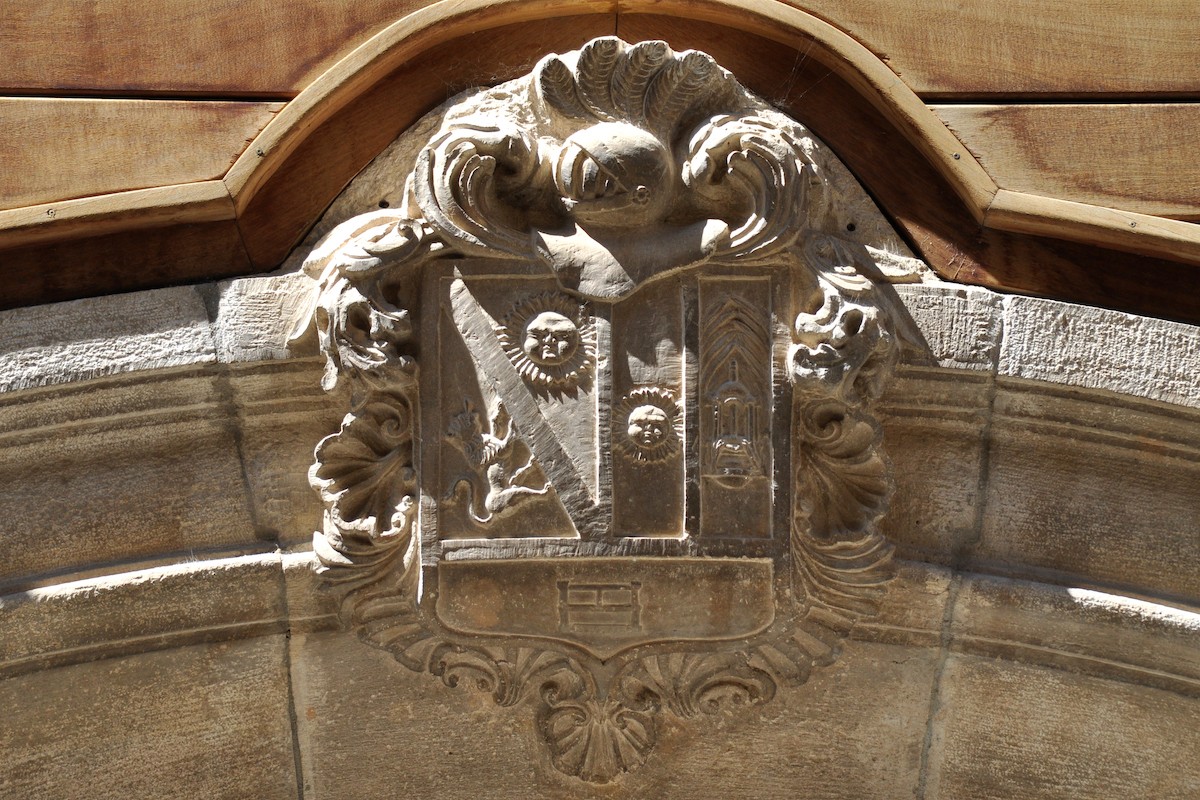 Imatge de la llinda de Casa Sullà, actual seu del Consell Comarcal del Pallars Jussà