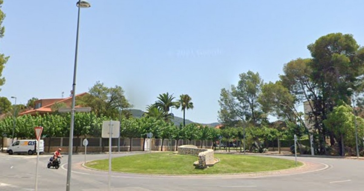 Rotonda entre el Parc Nivera, Carrer Esplanaetes i la Carretera de la Simpàtica, a la part alta de Tortosa 