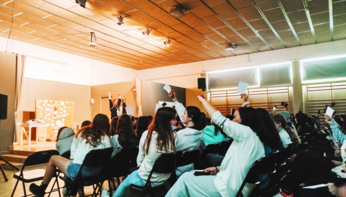 Teatre als instituts de la comarca del Baix Ebre amb la companyia Sinergia 