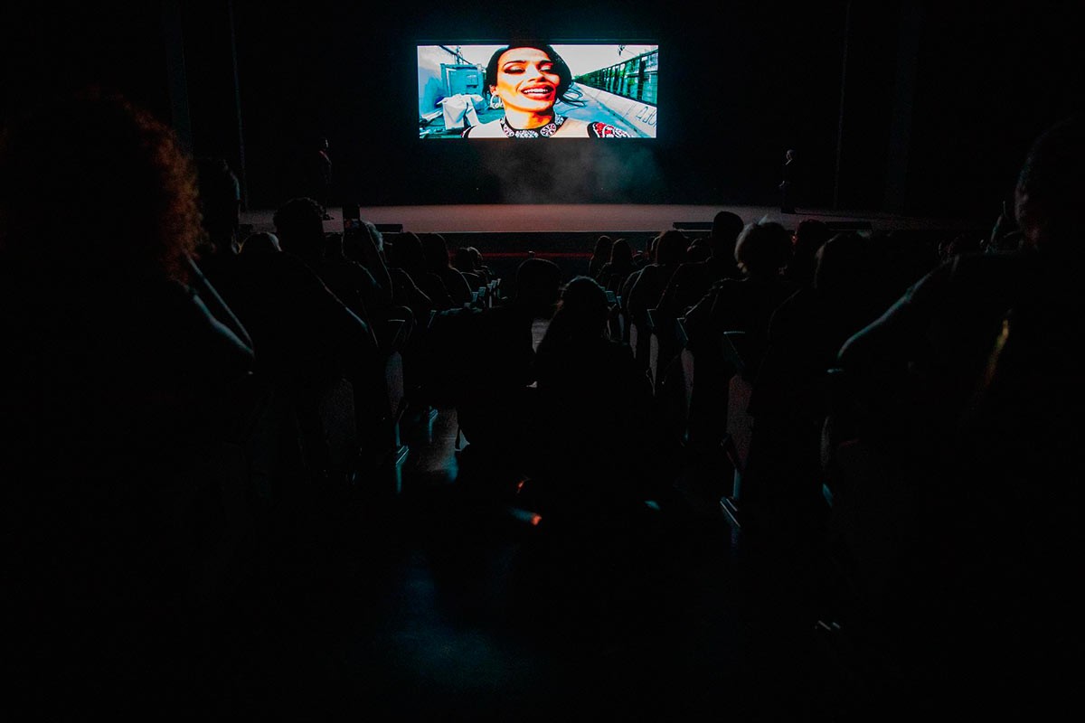 El missatge de Chanel s'ha difós en un vídeo al teatre d'Olesa de Montserrat